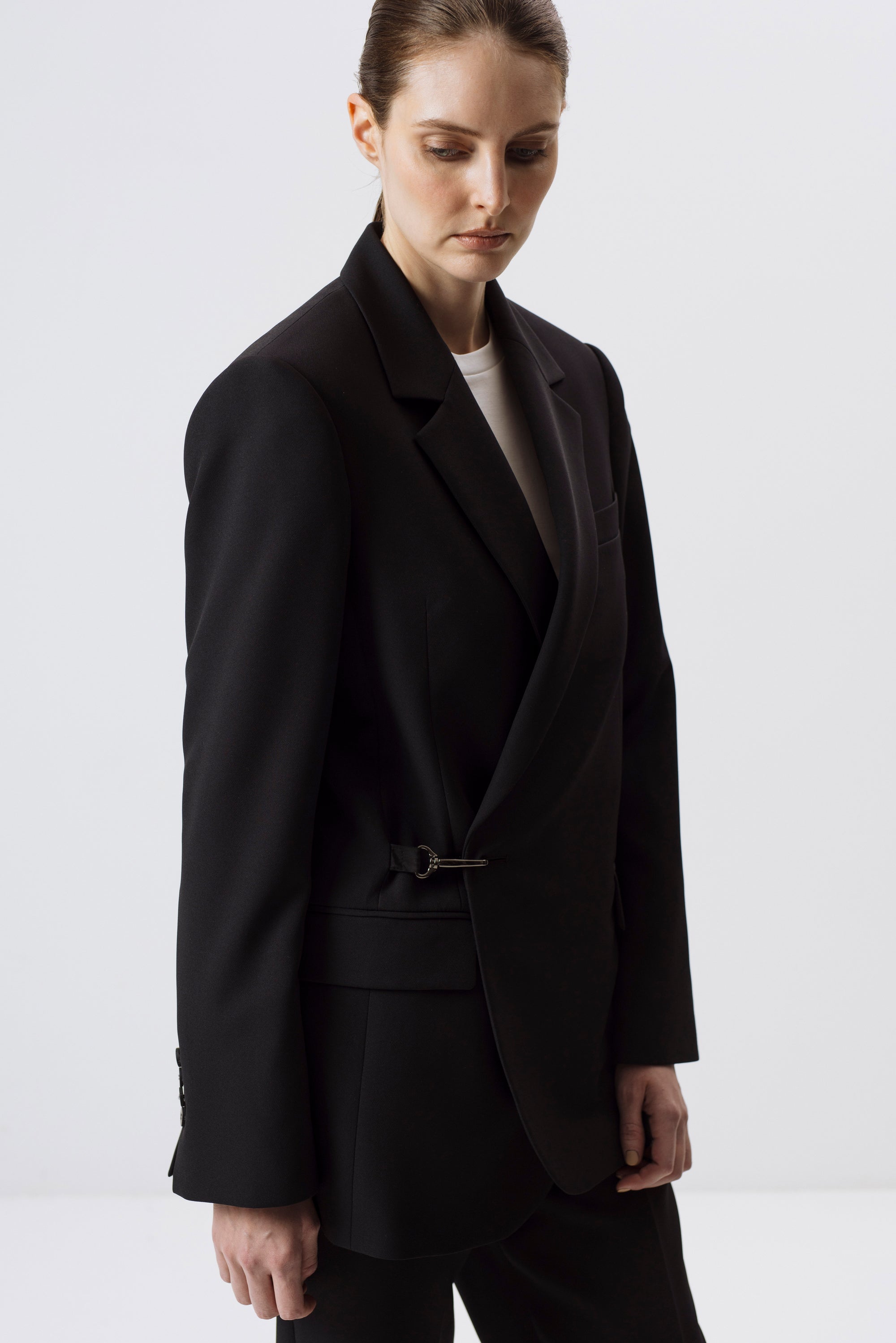 BLACK UNISEX BLAZER WITH ADJUSTABLE CLASP
