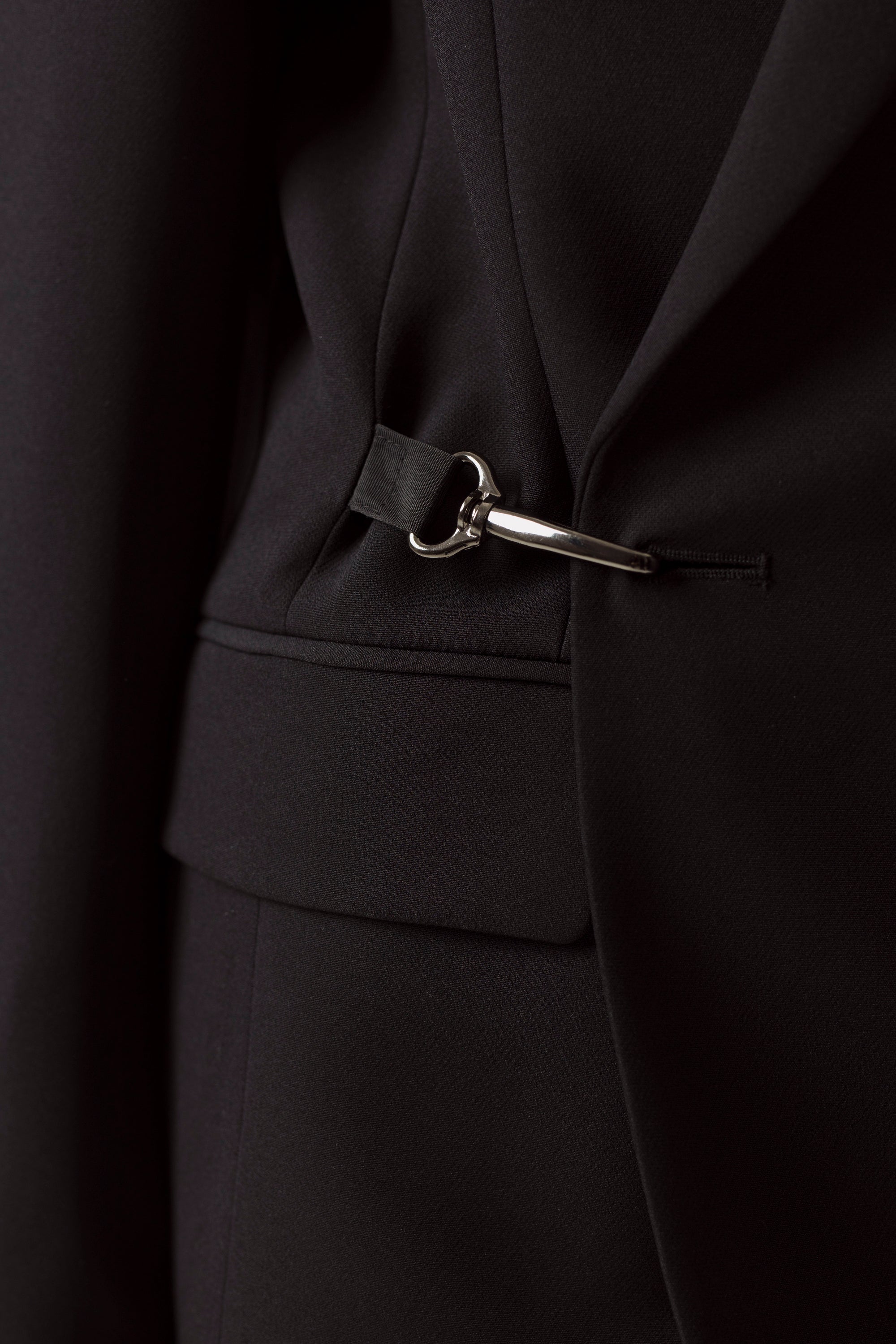 BLACK UNISEX BLAZER WITH ADJUSTABLE CLASP