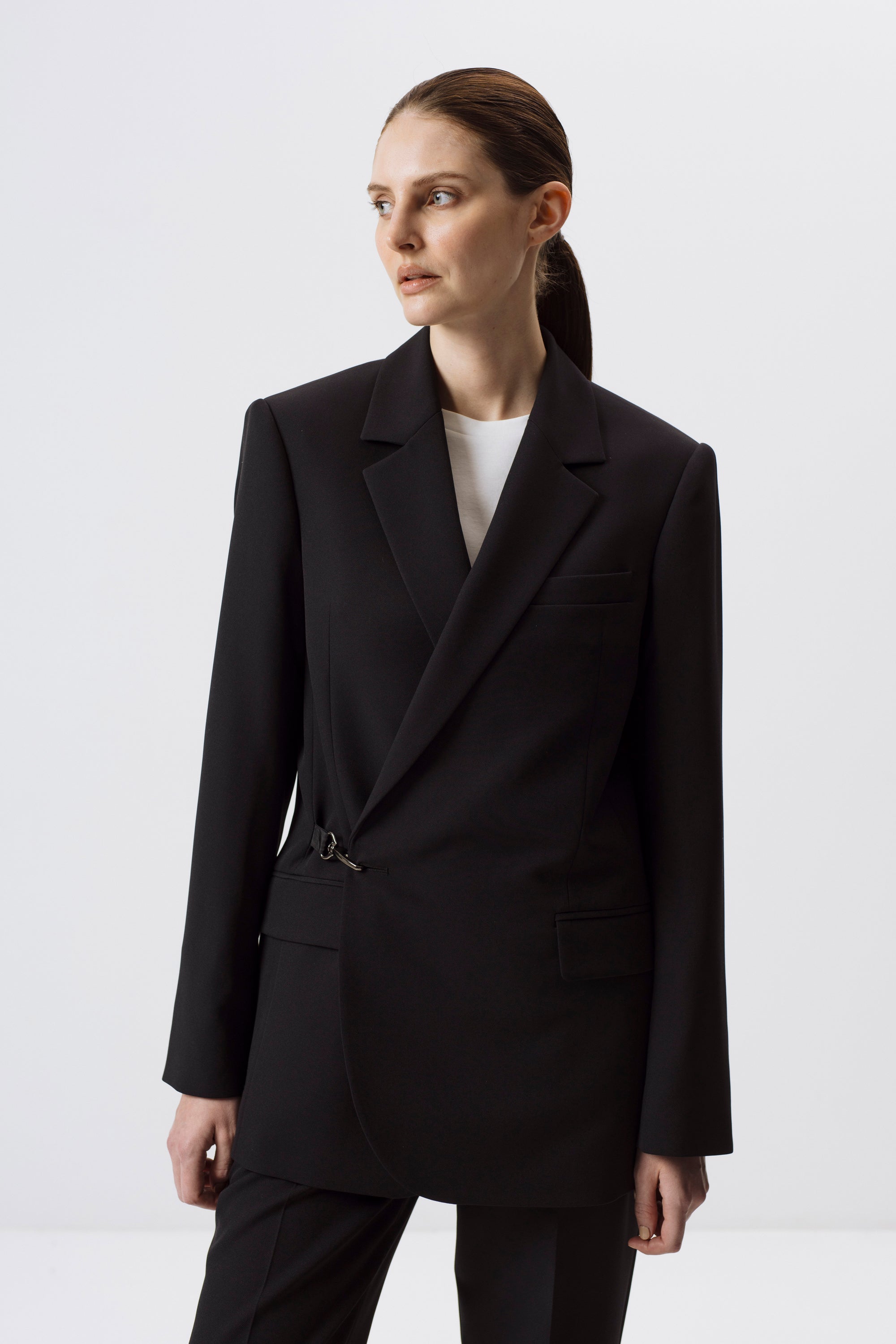 BLACK UNISEX BLAZER WITH ADJUSTABLE CLASP
