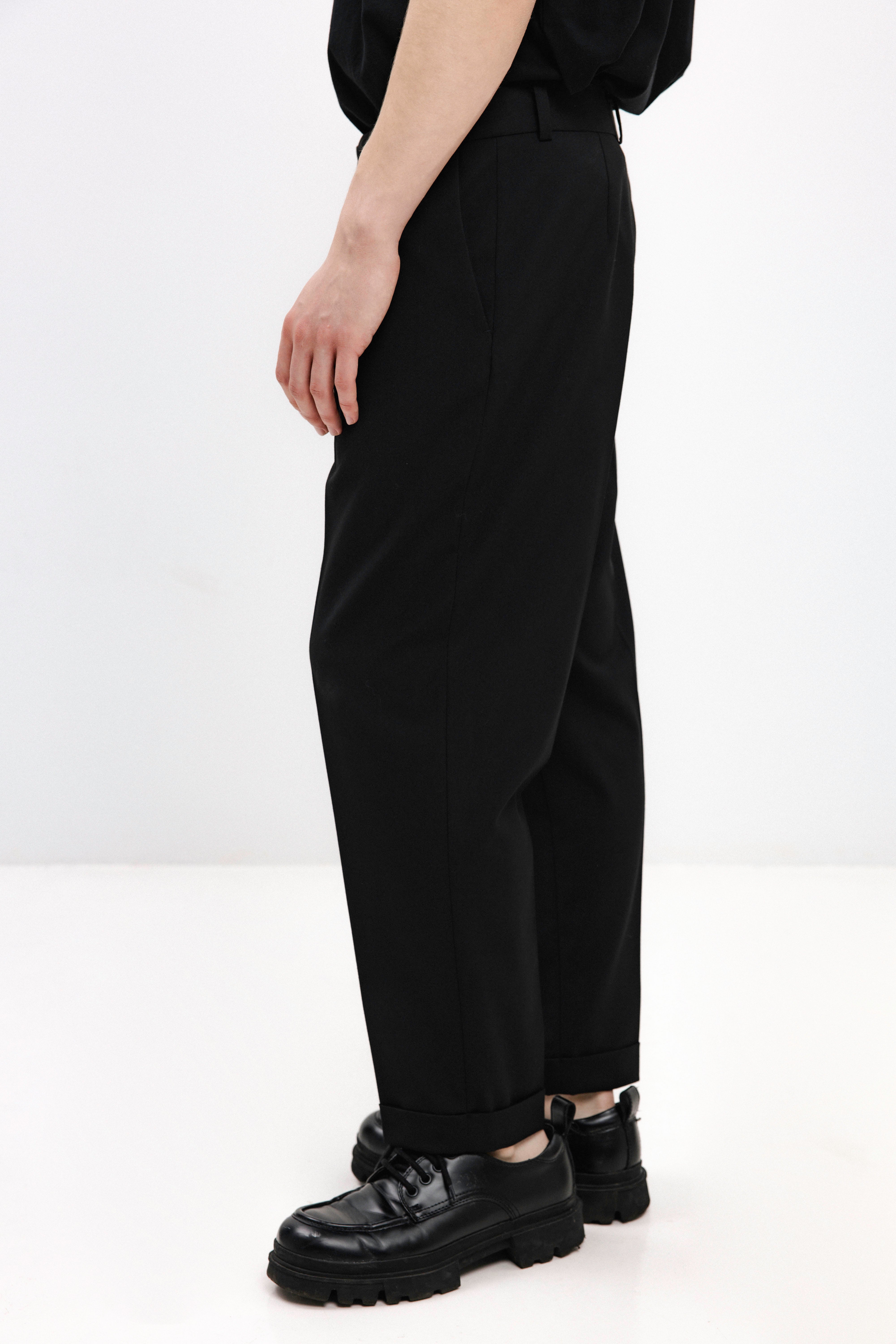 UNISEX BLACK CROPPED TROUSERS WITH TURNED-UP HEMS