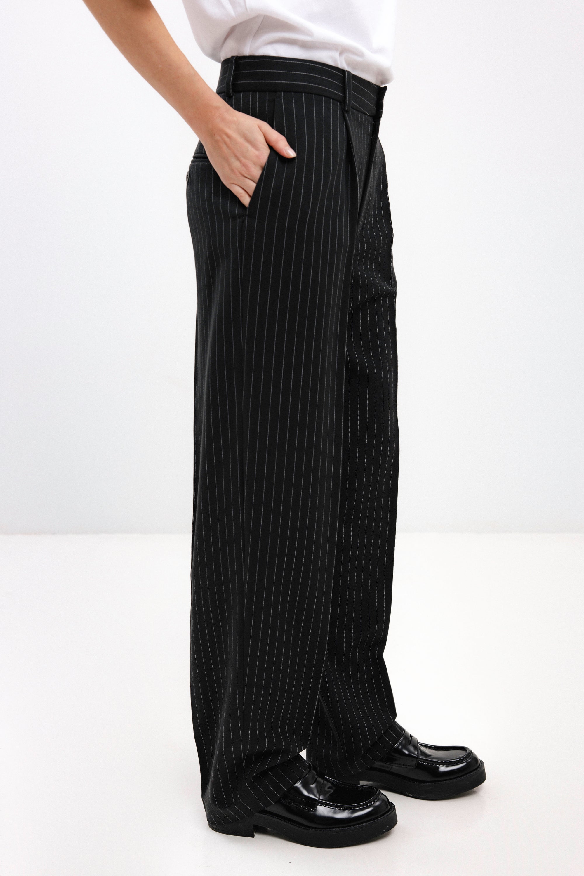 UNISEX STRIPED STRAIGHT TROUSERS WITH PLEATS
