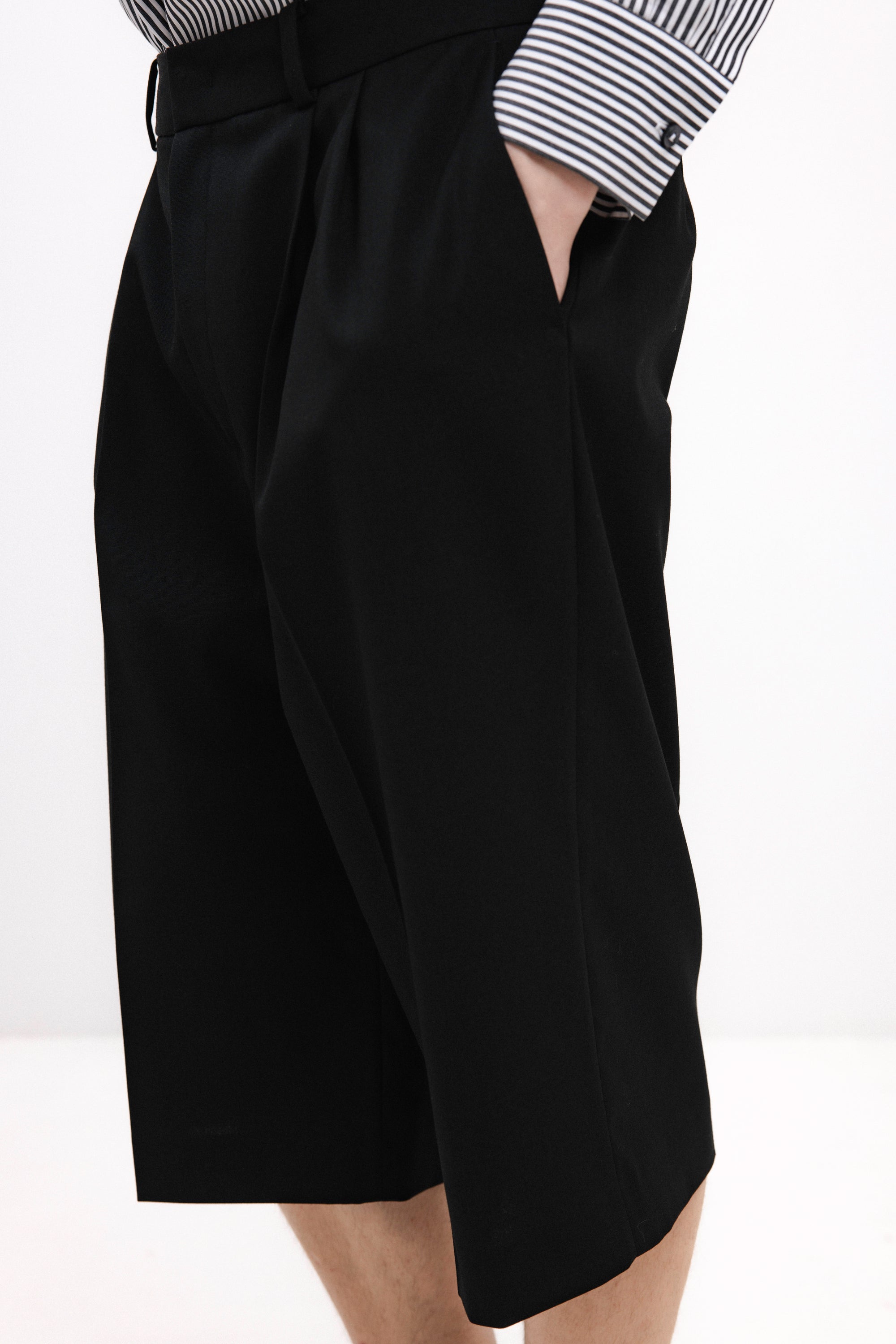 UNISEX BLACK BERMUDA SHORTS