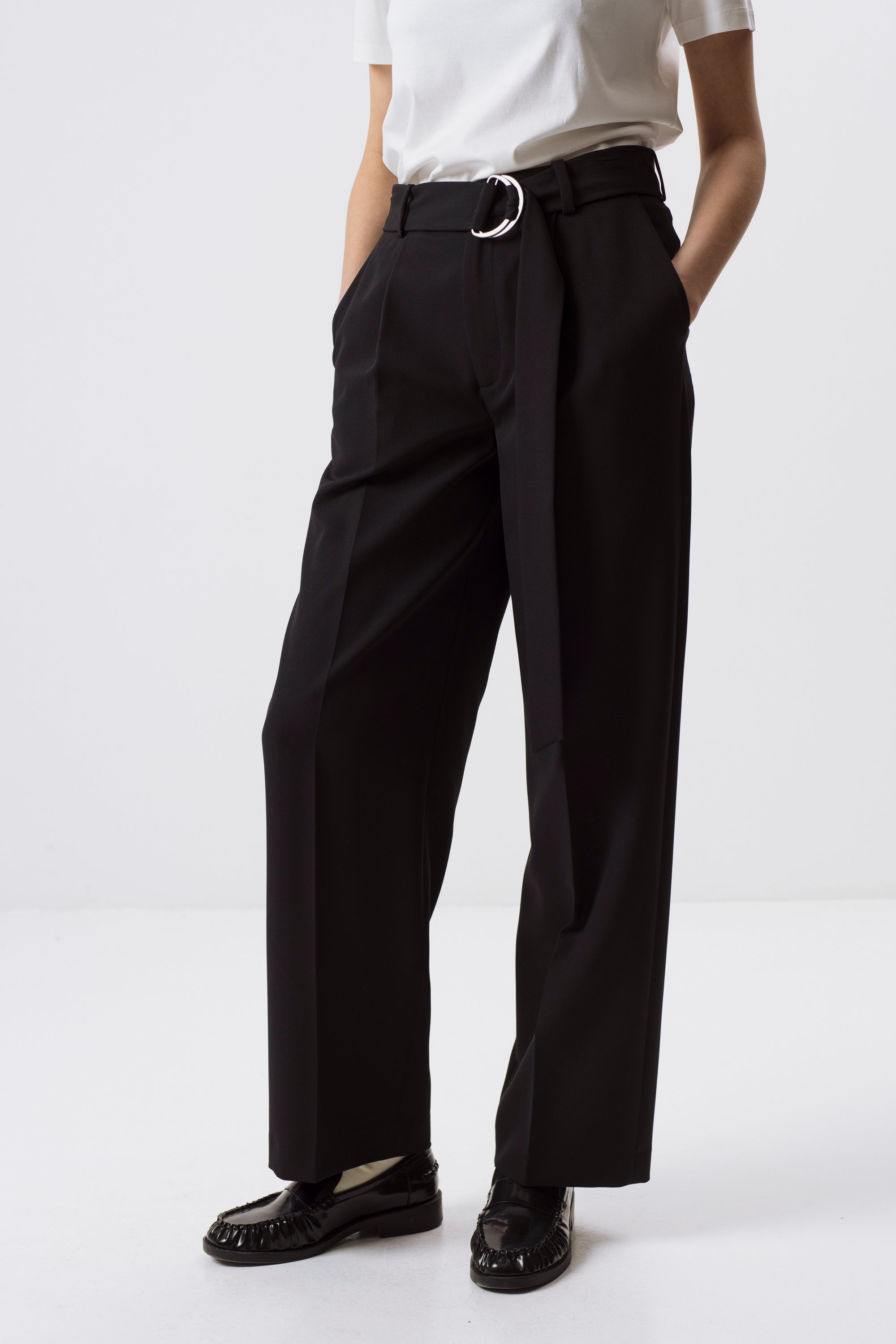 UNISEX-HOSE MIT GÜRTEL, DUNKELSCHOKOLADE, GERADEEM BEINNEN