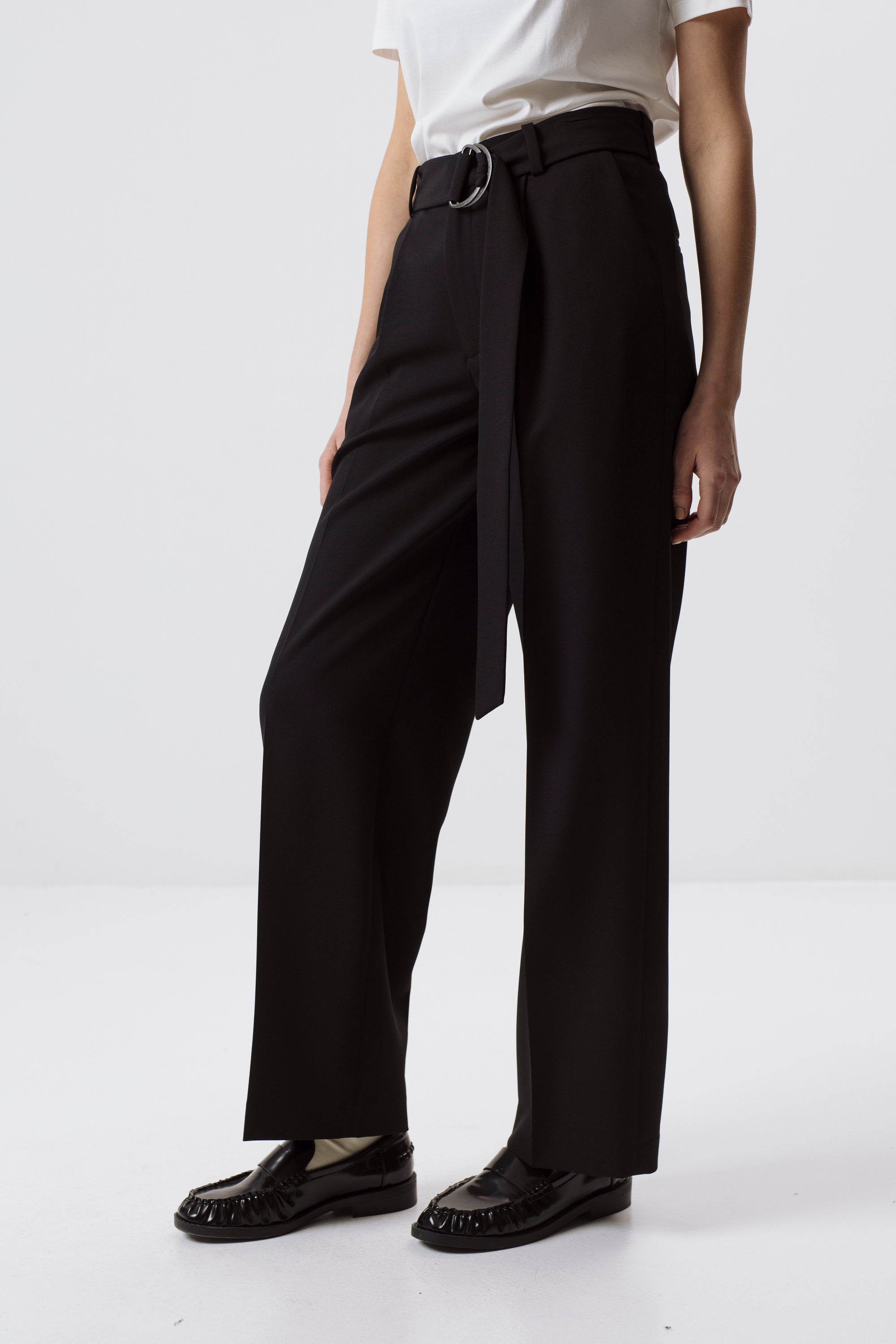 UNISEX-HOSE MIT GÜRTEL, DUNKELSCHOKOLADE, GERADEEM BEINNEN