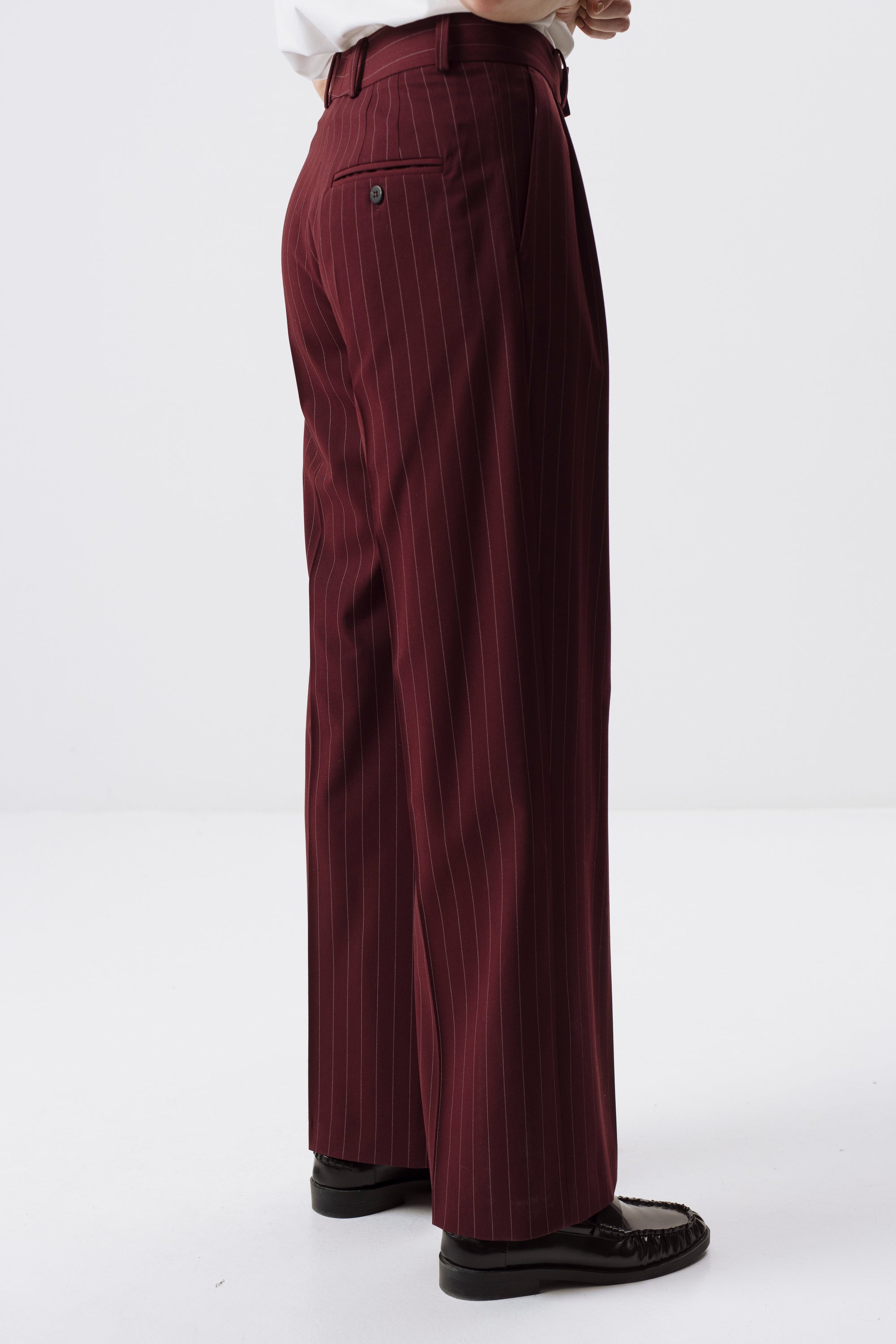 UNISEX-HOSE MIT GÜRTEL, DUNKELSCHOKOLADE, GERADEEM BEINNEN