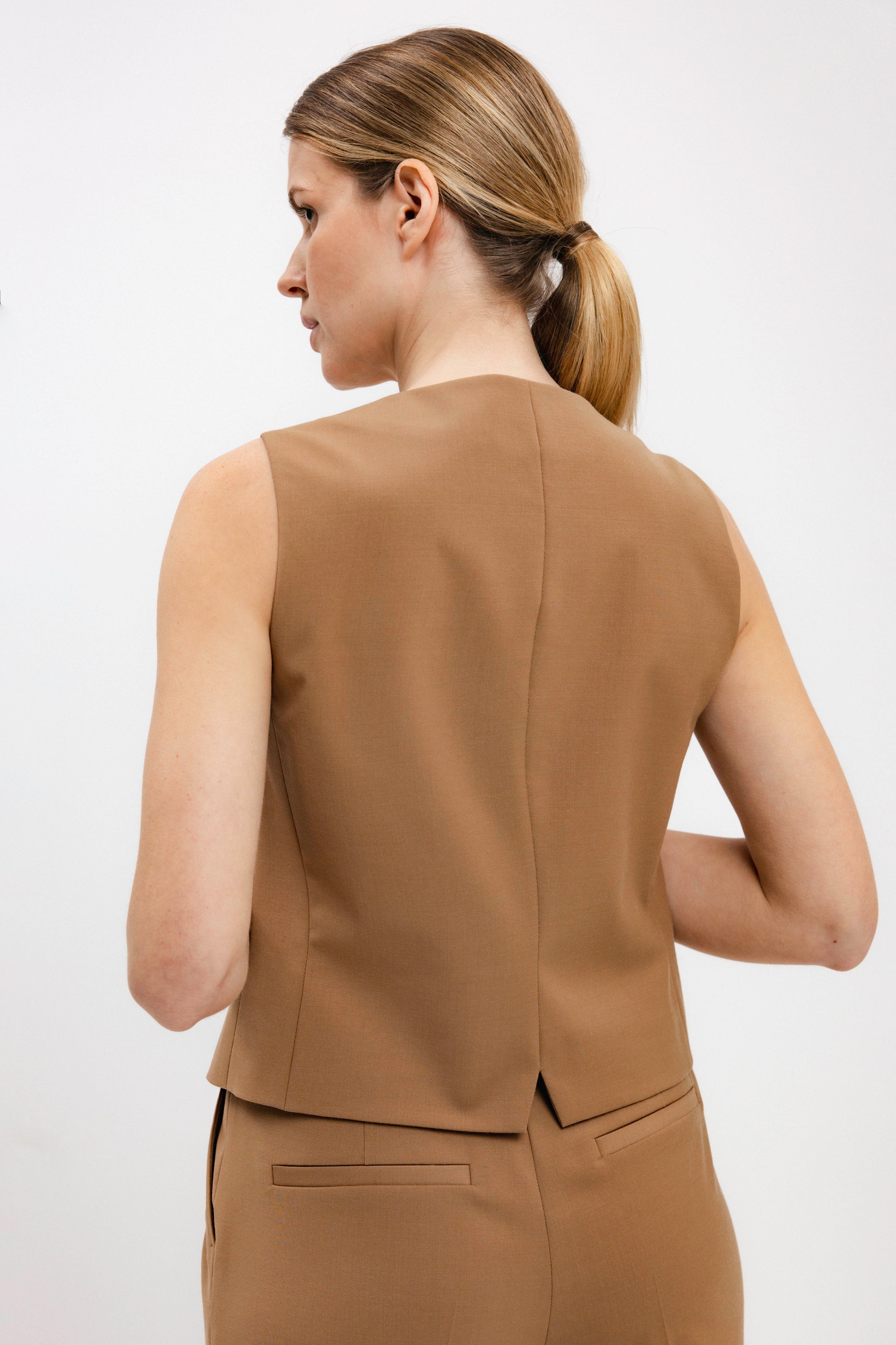 ŠVIESIAI RUDA LENGVAI PRIGLUDUSI LIEMENĖ