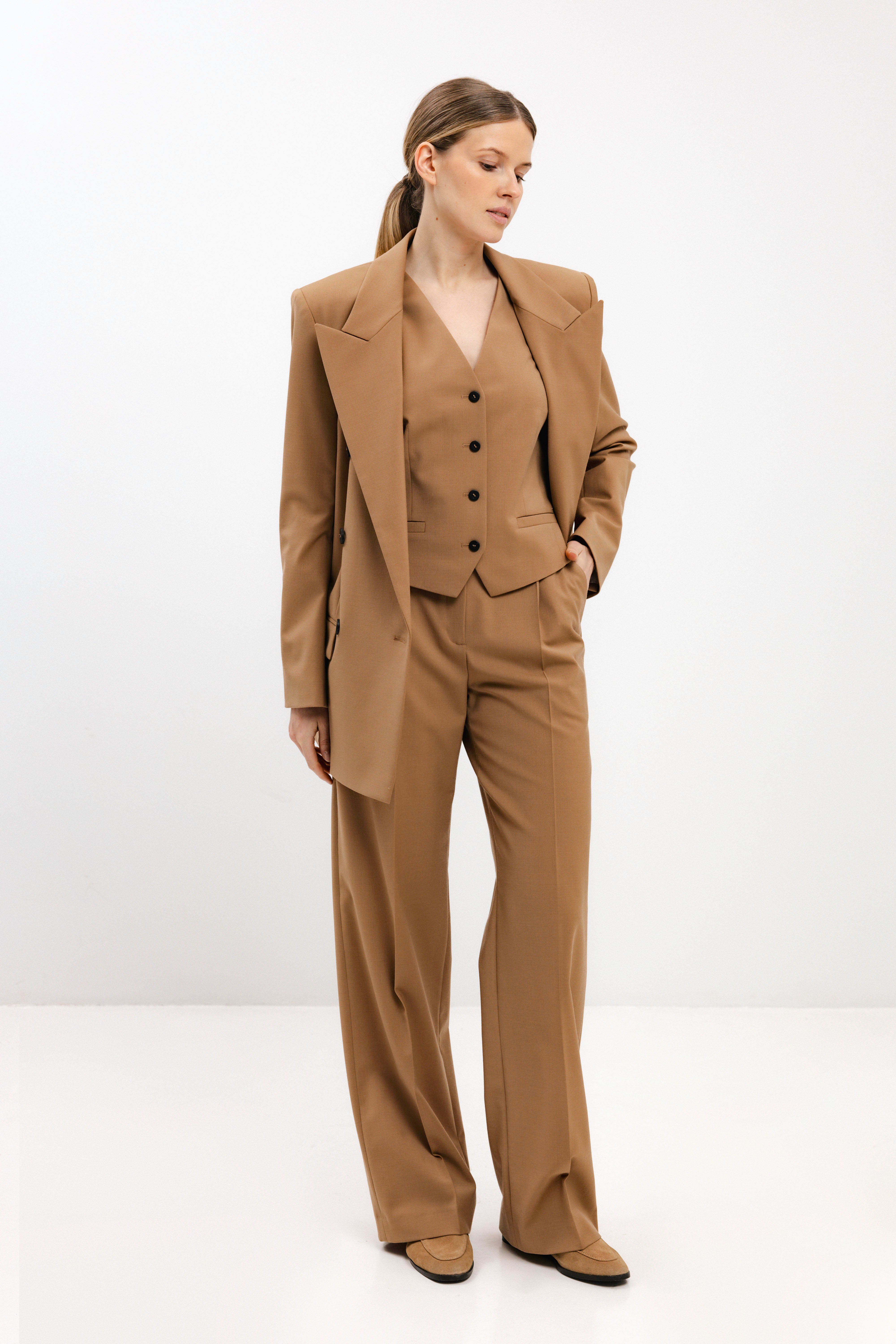 CAMEL SLIGHTLY FITTED VEST