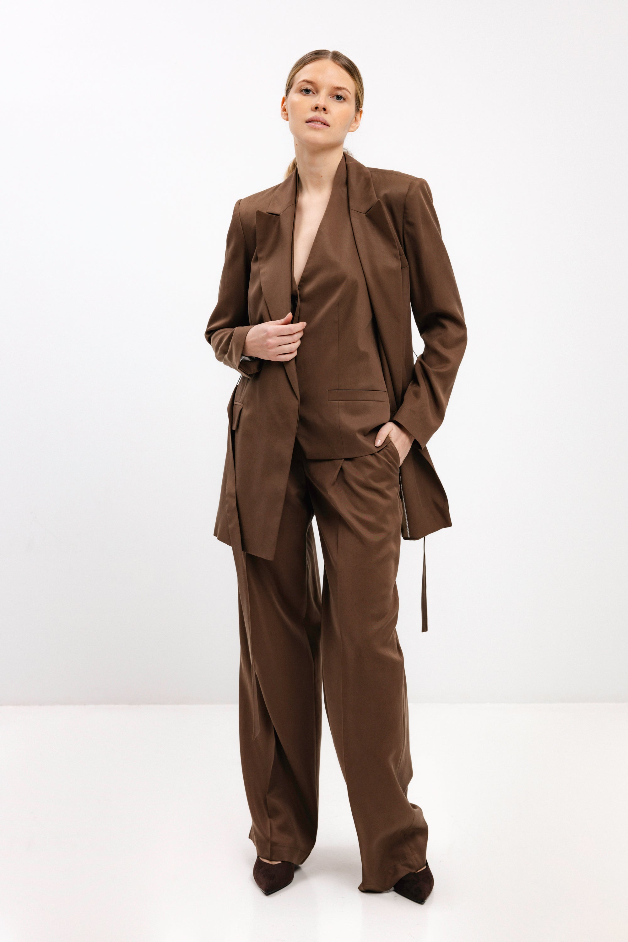 HALTER NECK VEST IN NUT BROWN