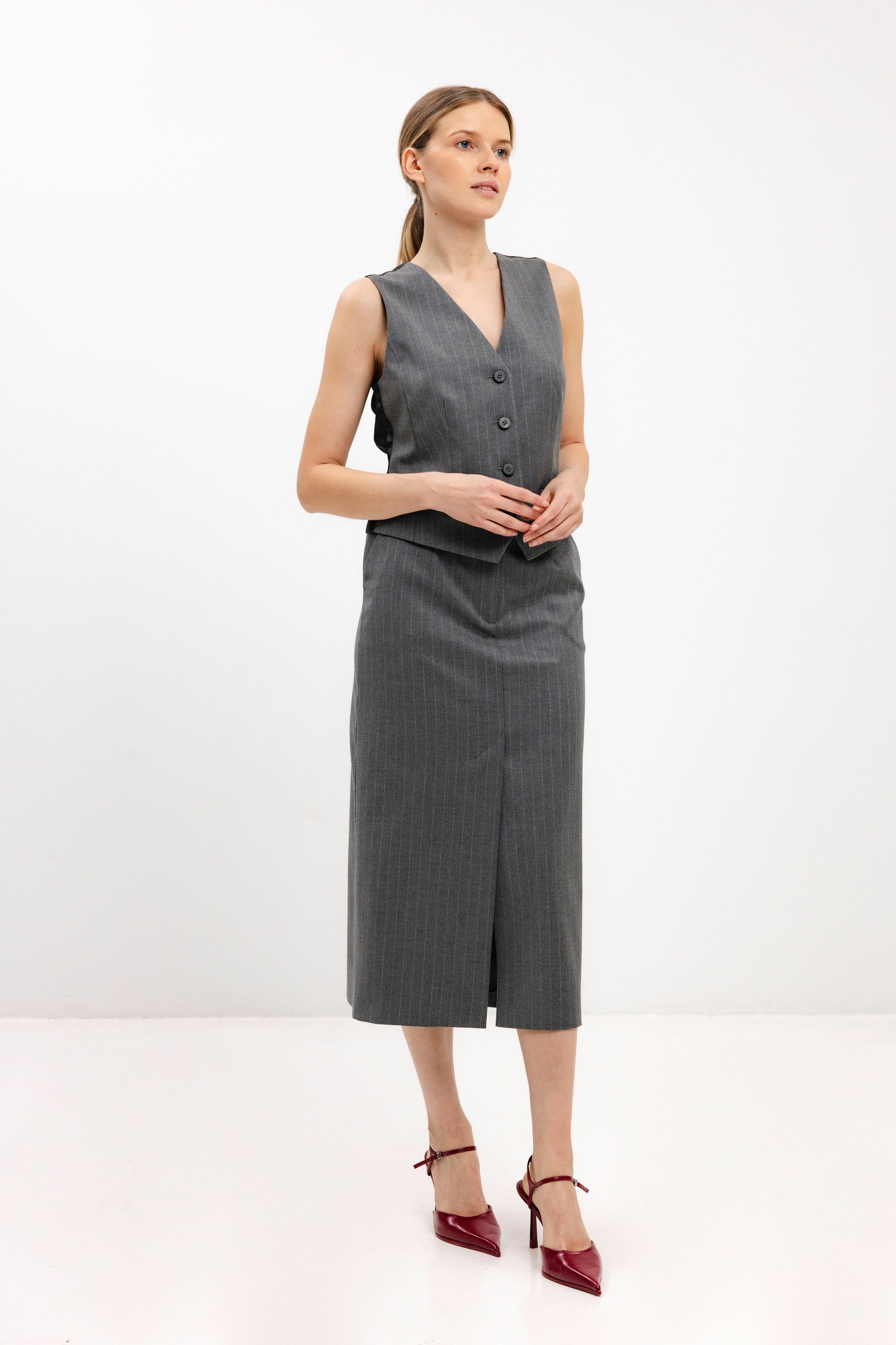 GREY STRIPED FITTED VEST