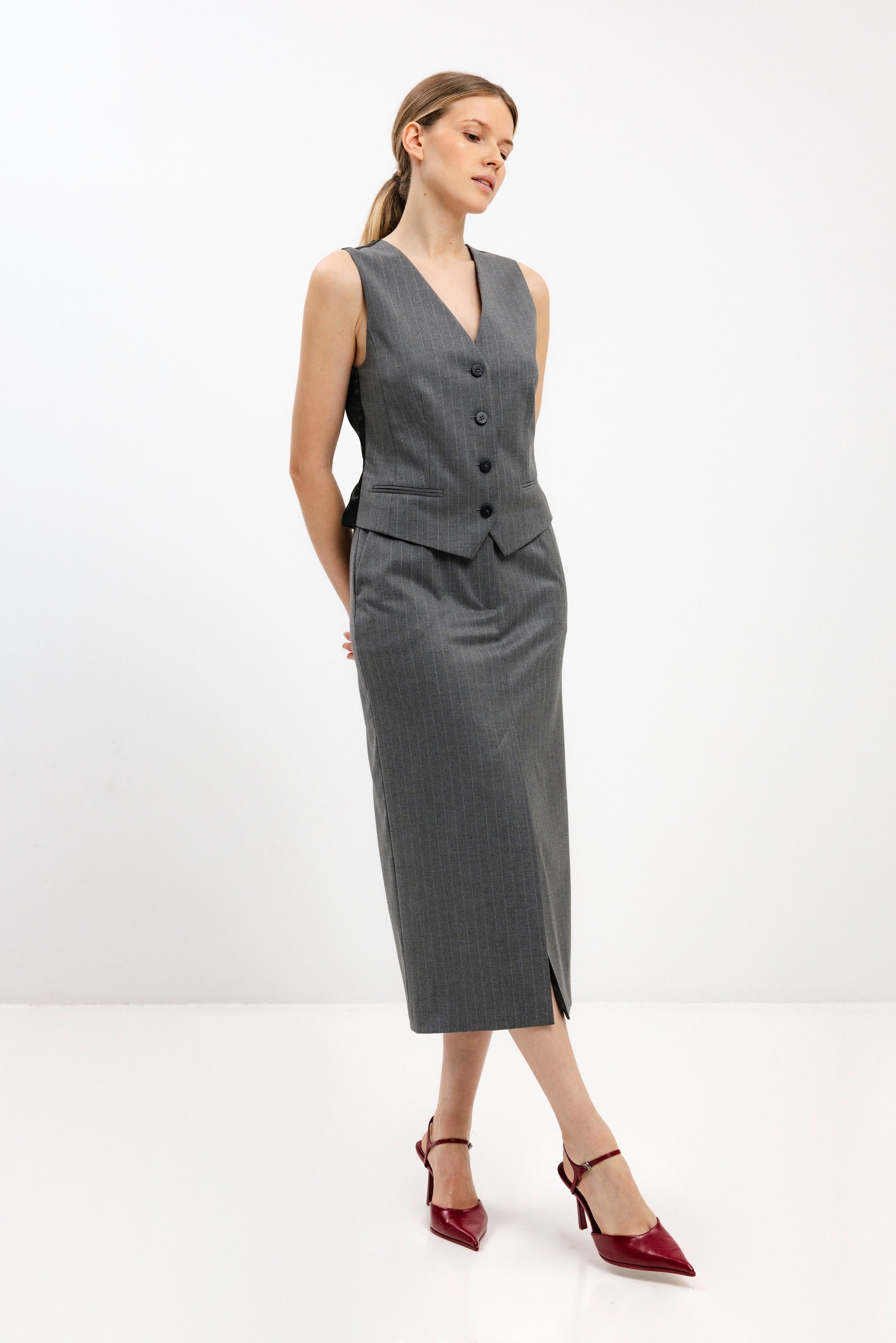 GREY STRIPED FITTED VEST