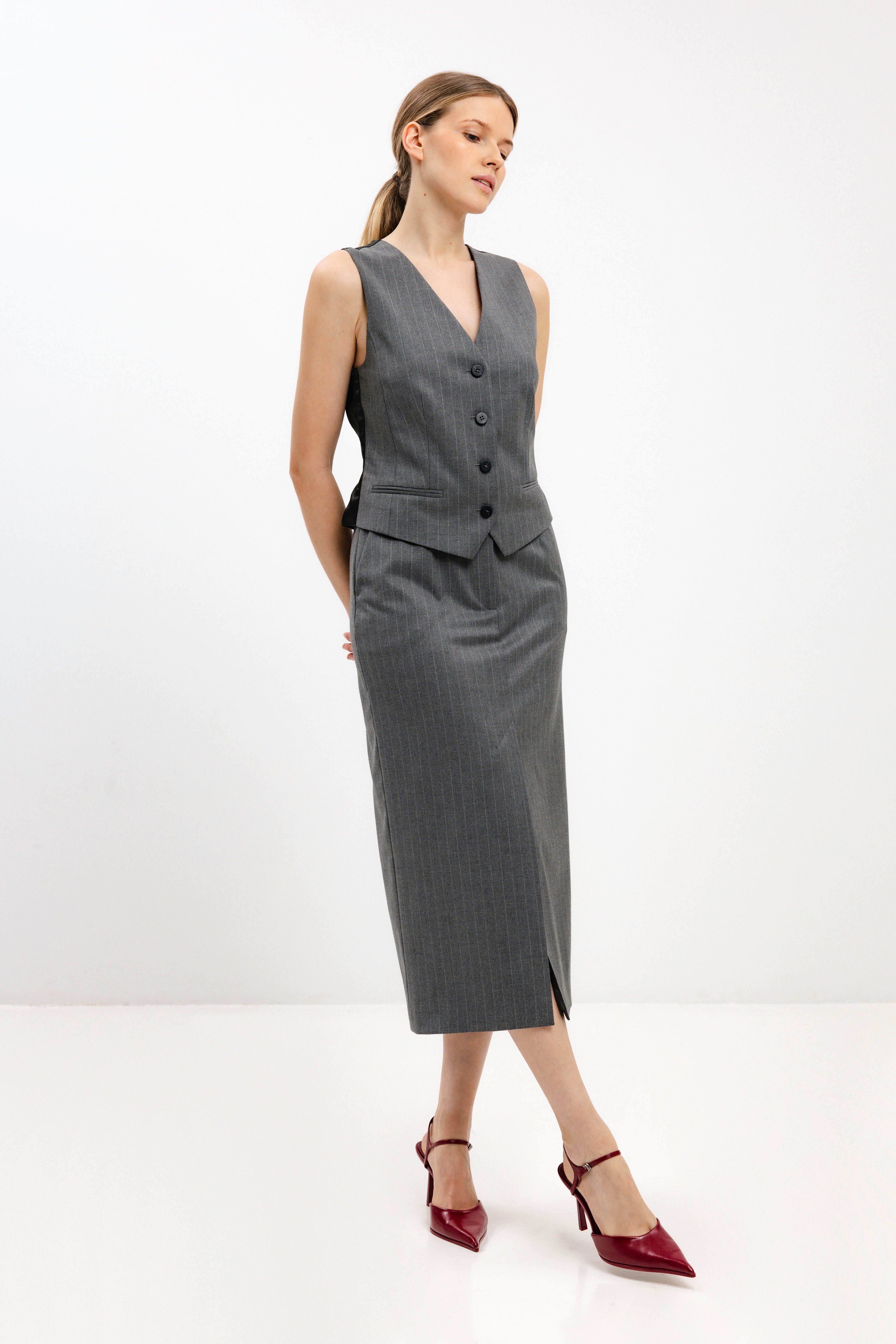 GREY STRIPED FITTED VEST