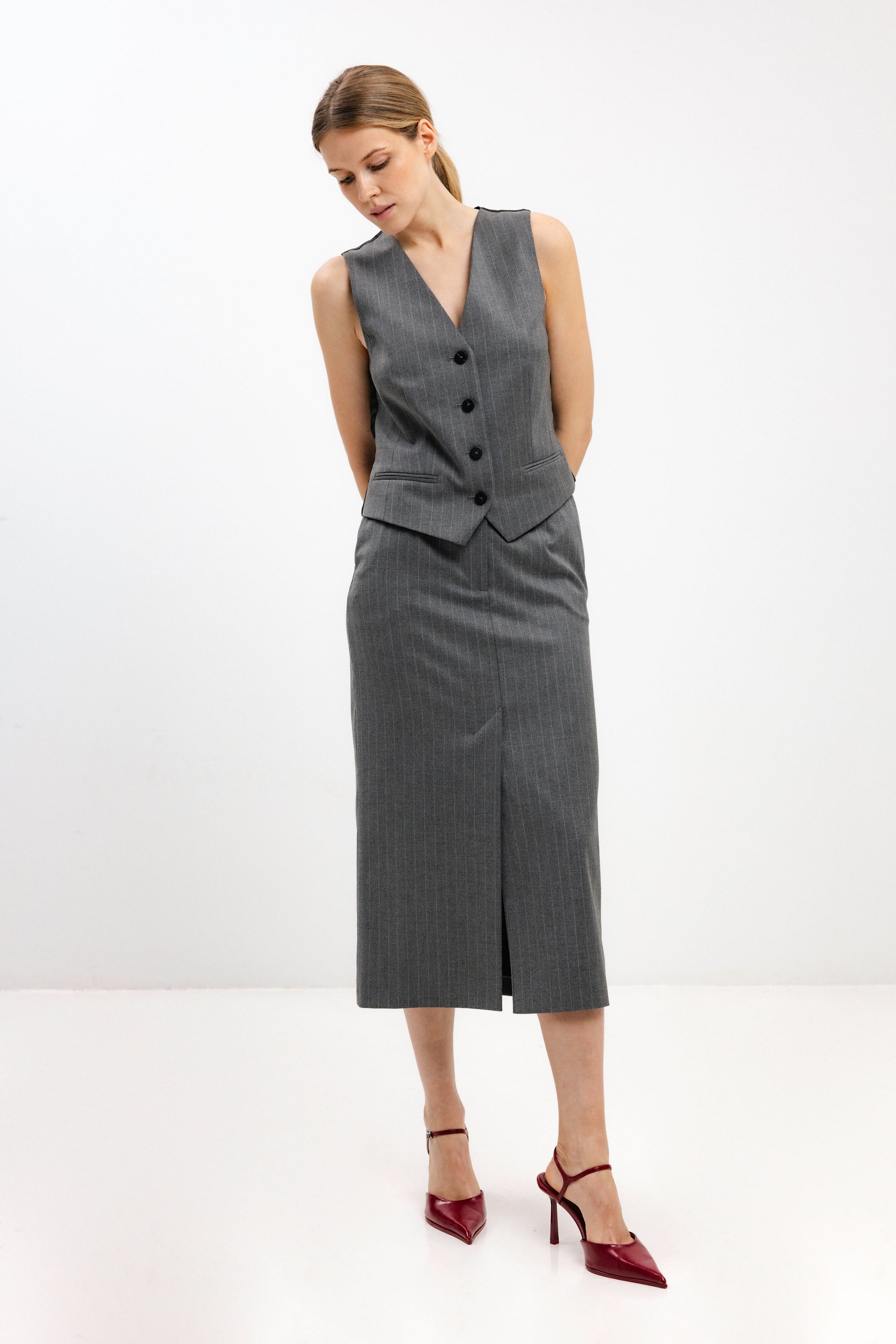 GREY STRIPED FITTED VEST