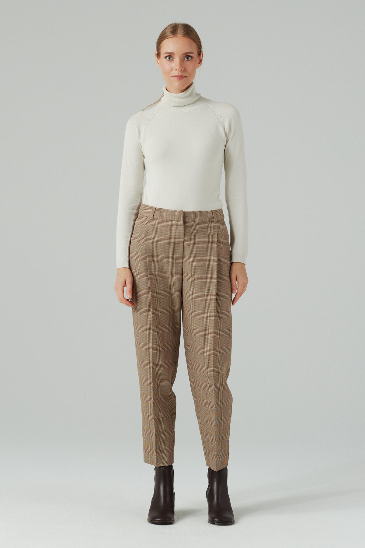 Pleat Front Tapered 7/8 Trousers in Checks