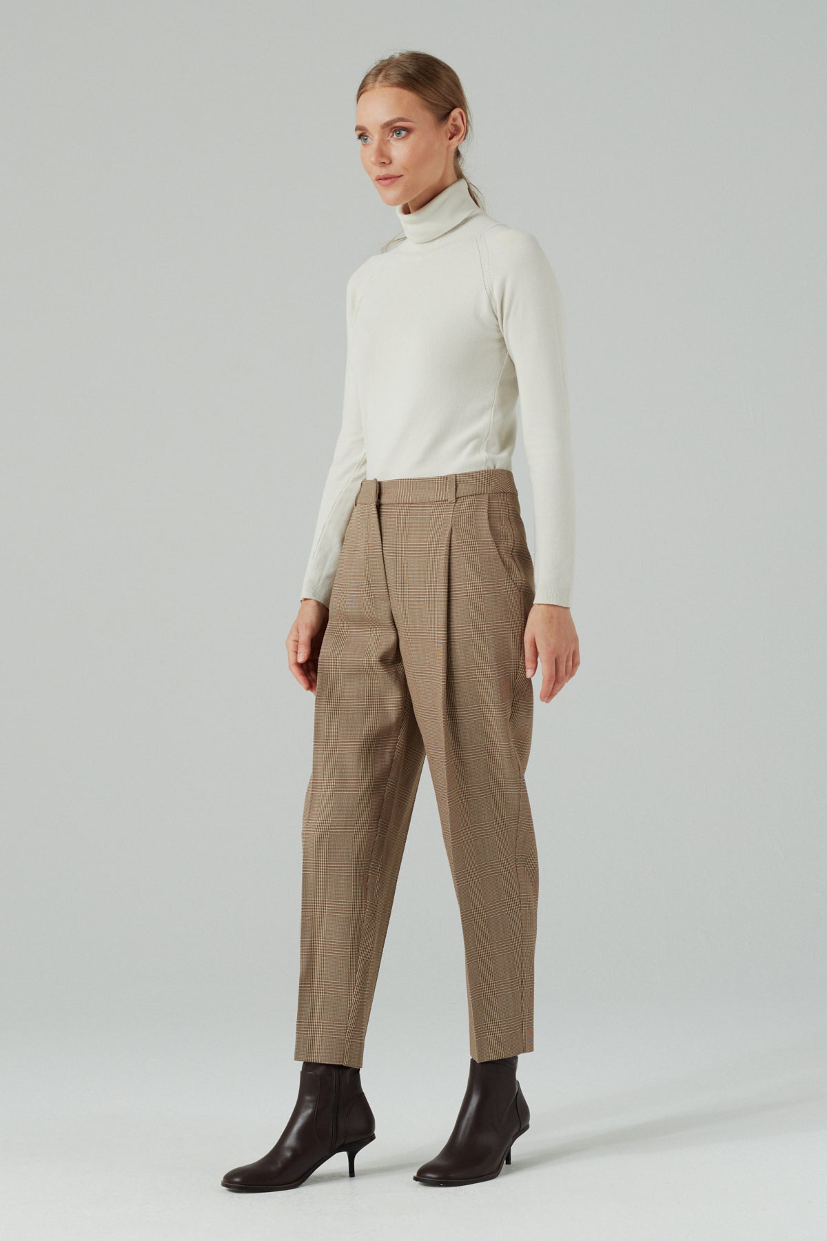 Pleat Front Tapered 7/8 Trousers in Checks