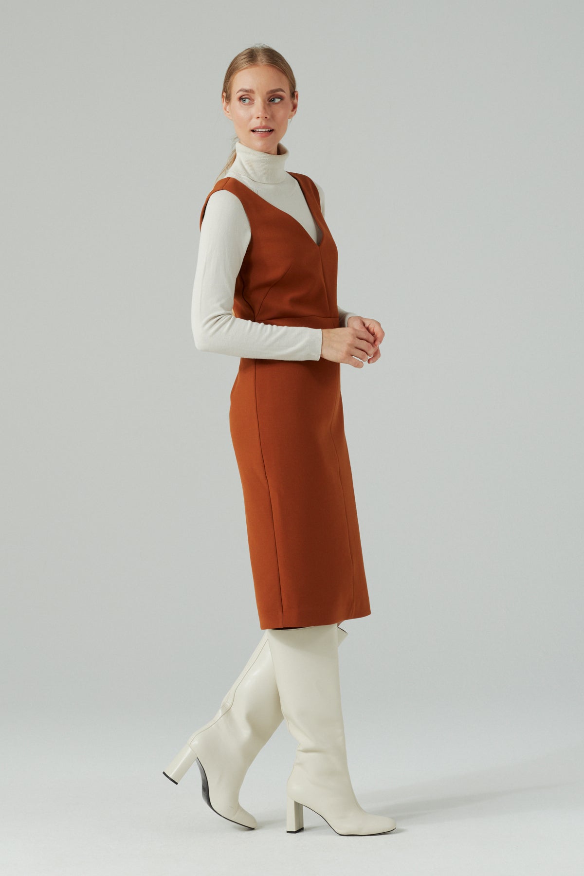 SLEEVELESS FEMINE DRESS HAZEL