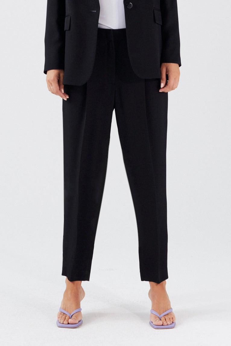 PLEAT FRONT TAPERED 7/8 VISCOSE TROUSERS