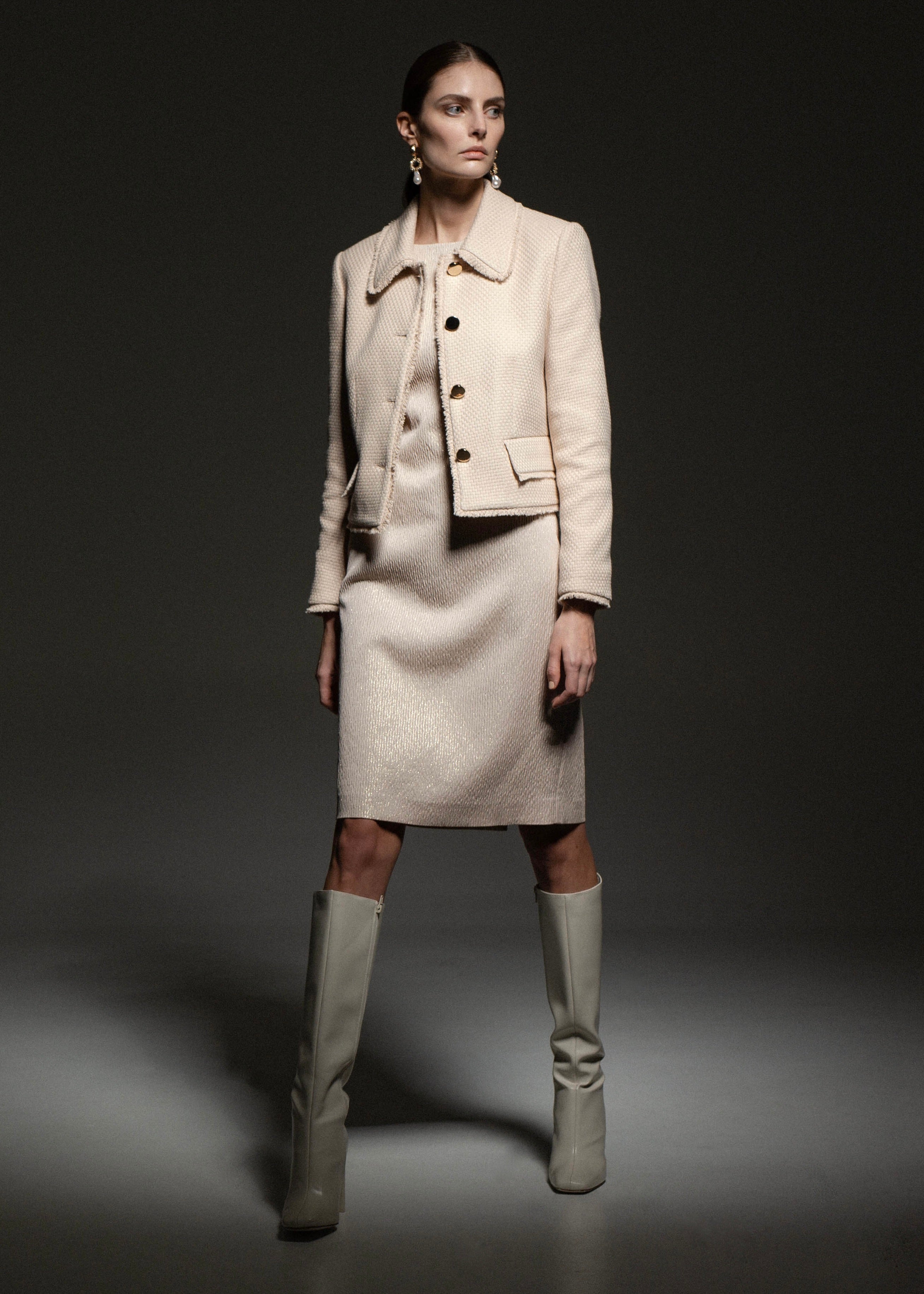 SLIGHTLY FITTED SLEEVELESS SHINY DRESS