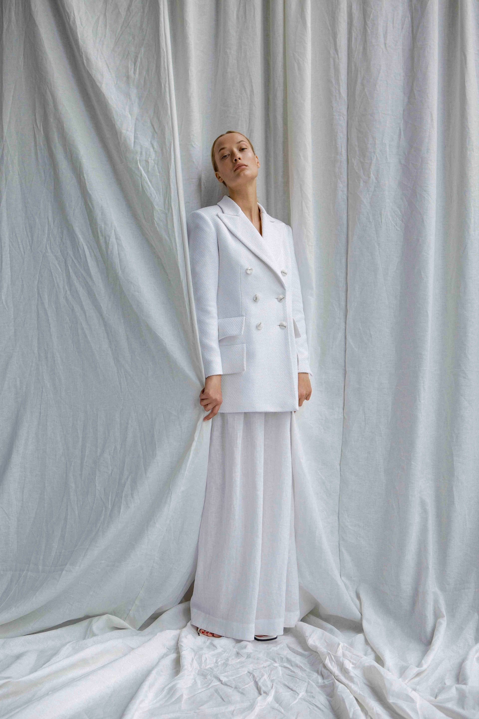 InAvati x Katia Beslik WHITE DOUBLE-BREASTED COTTON BLAZER