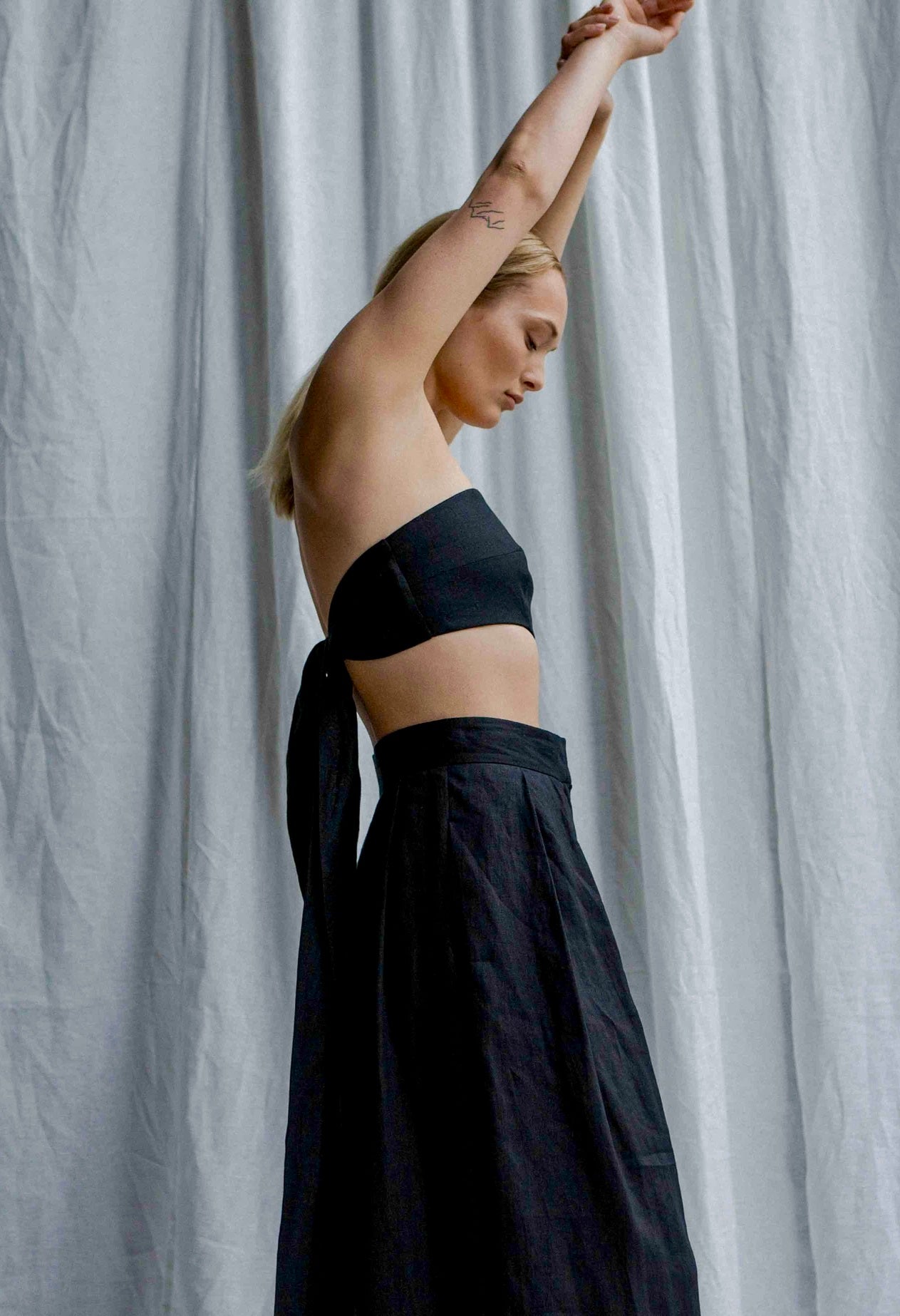 InAvati x Katia Beslik LINEN BRALETTE-TYPE TOP BLACK