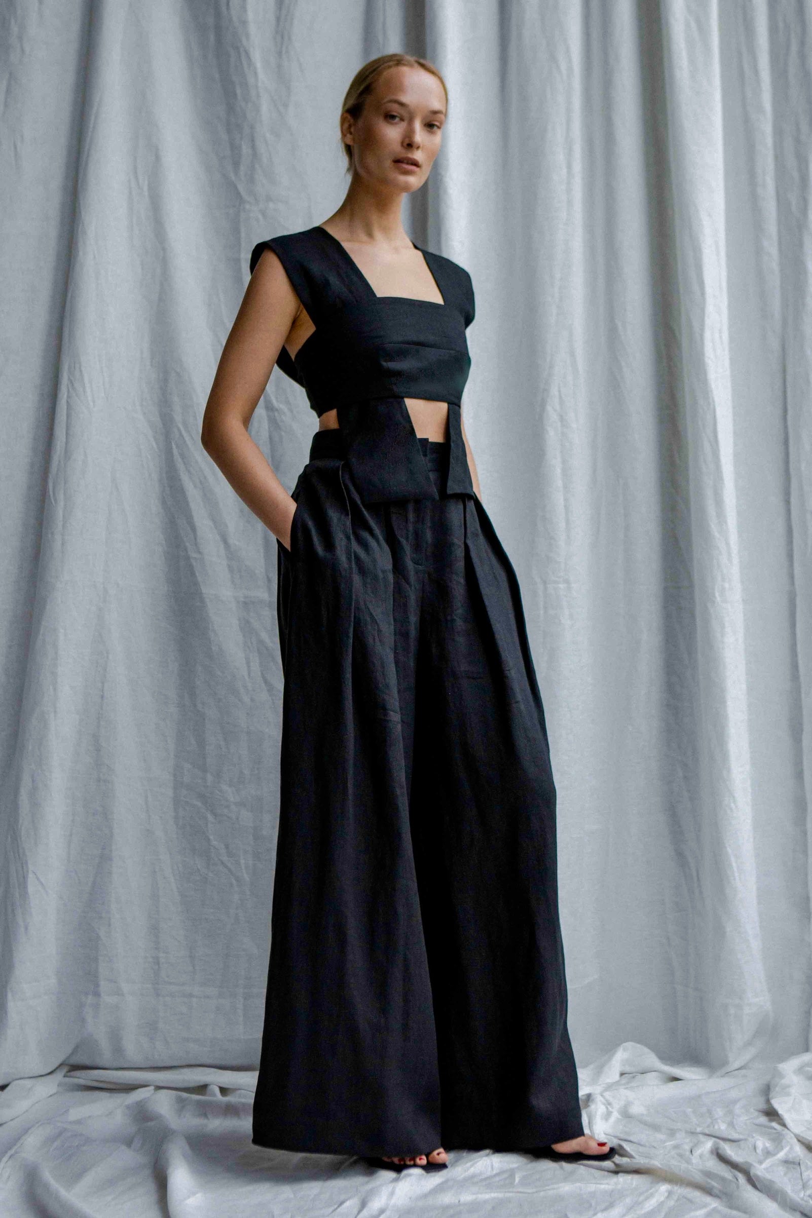 InAvati x Katia Beslik LINEN BRALETTE-TYPE TOP BLACK