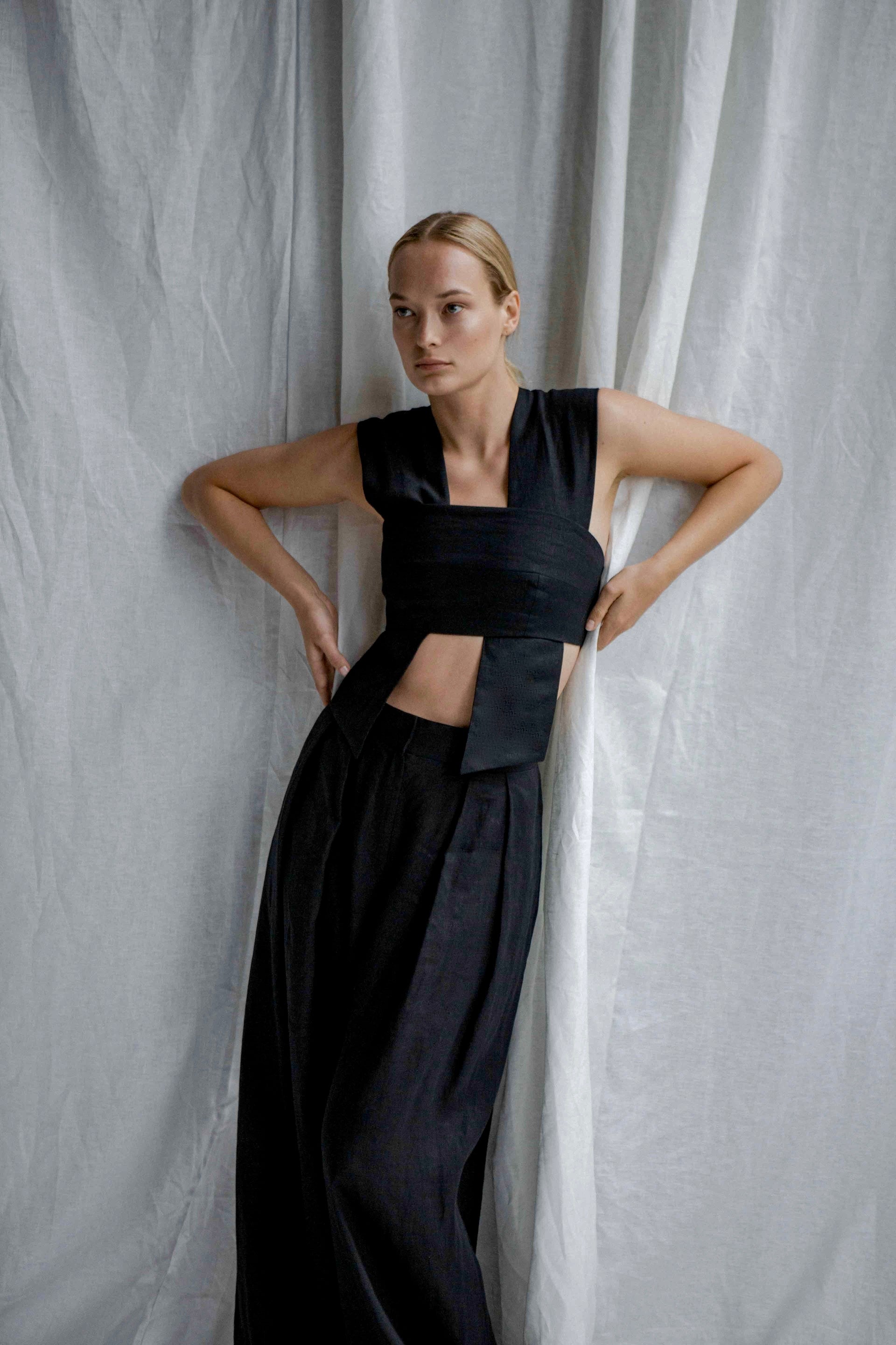 InAvati x Katia Beslik LINEN BRALETTE-TYPE TOP BLACK